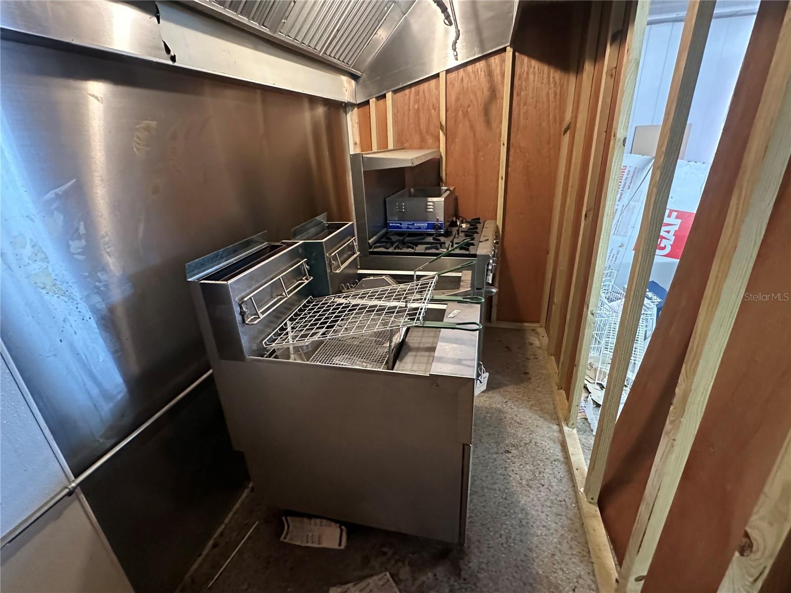 Listing photo id 6 for 1345 Kathleen Road