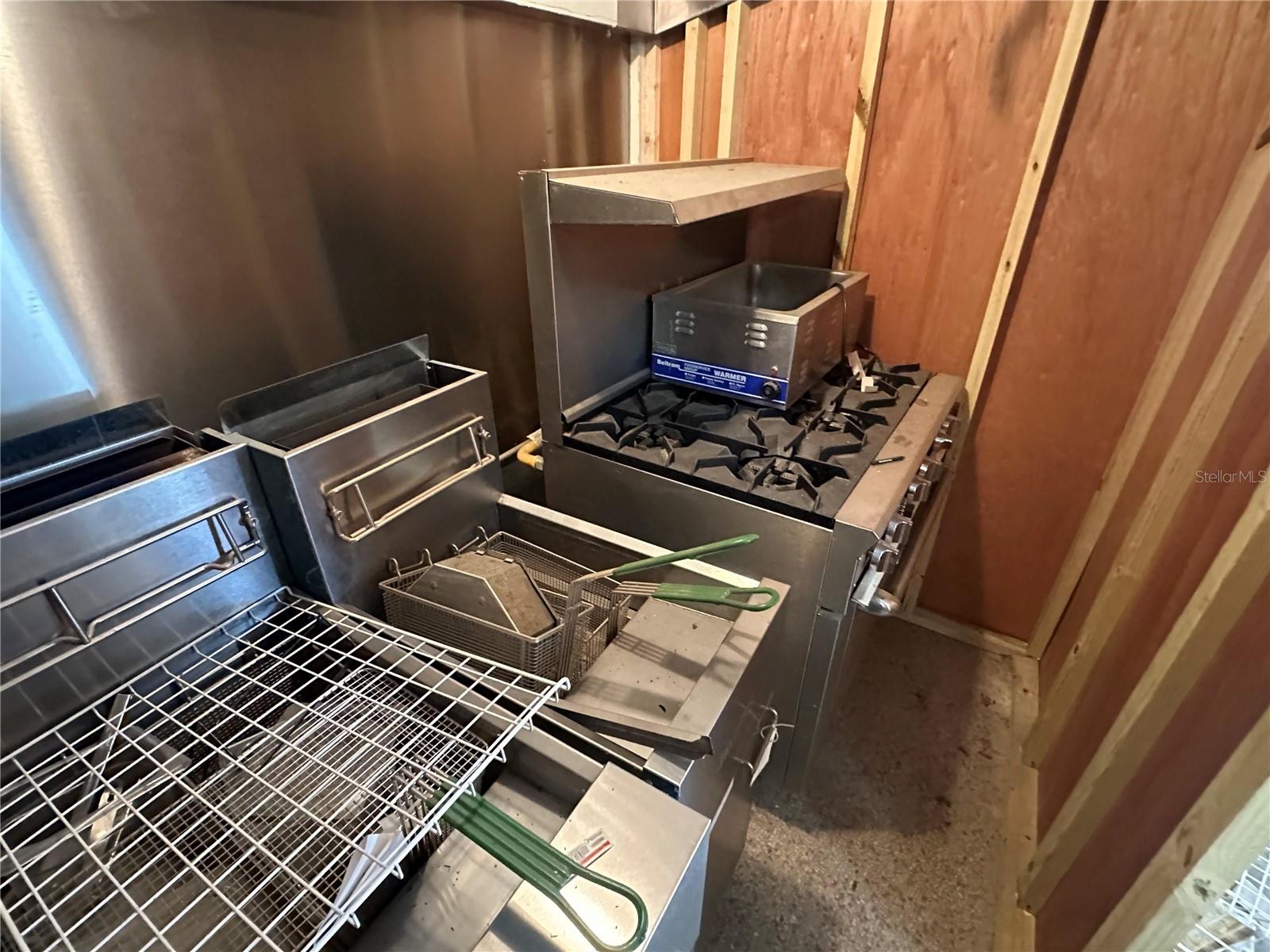 Listing photo id 7 for 1345 Kathleen Road