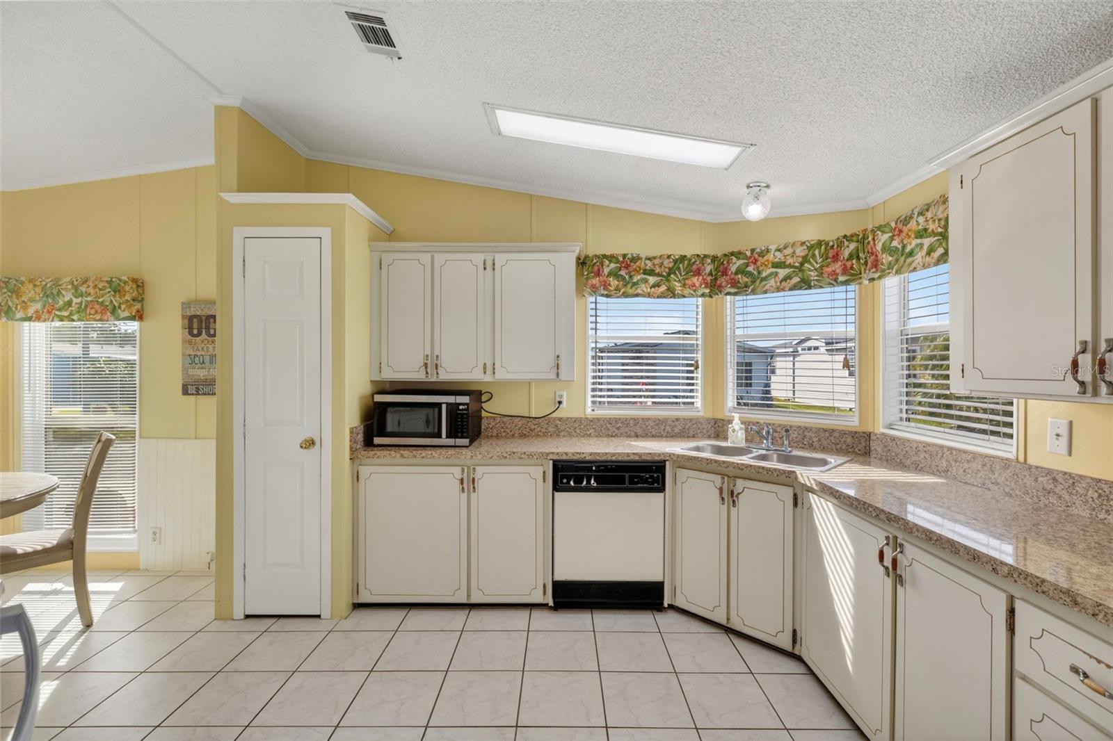 Image 9 of 77 For 512 La Playa Circle