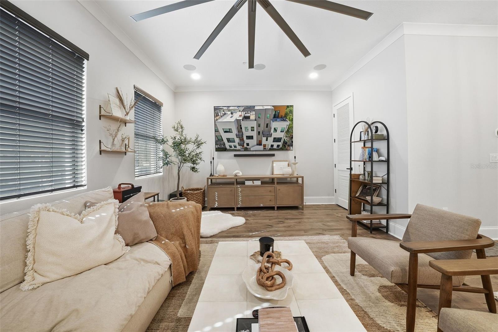 Image 10 of 75 For 2511 Grady Avenue 91