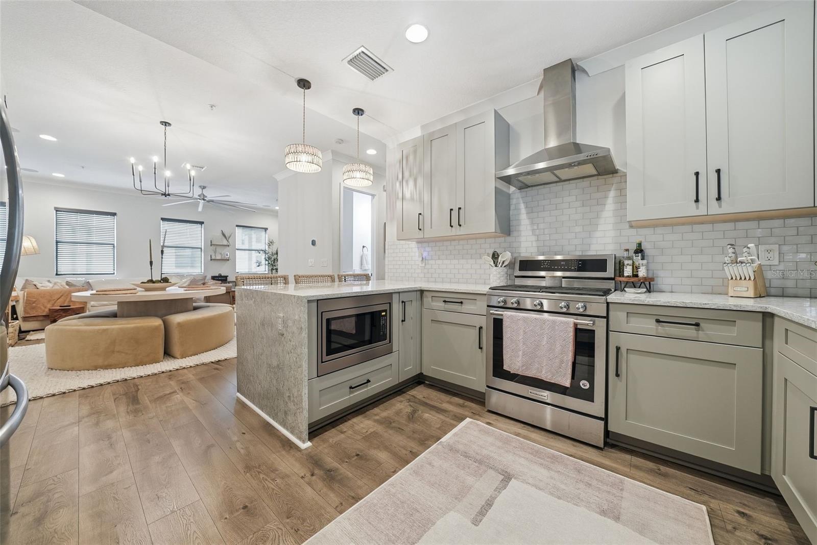 Image 11 of 75 For 2511 Grady Avenue 91