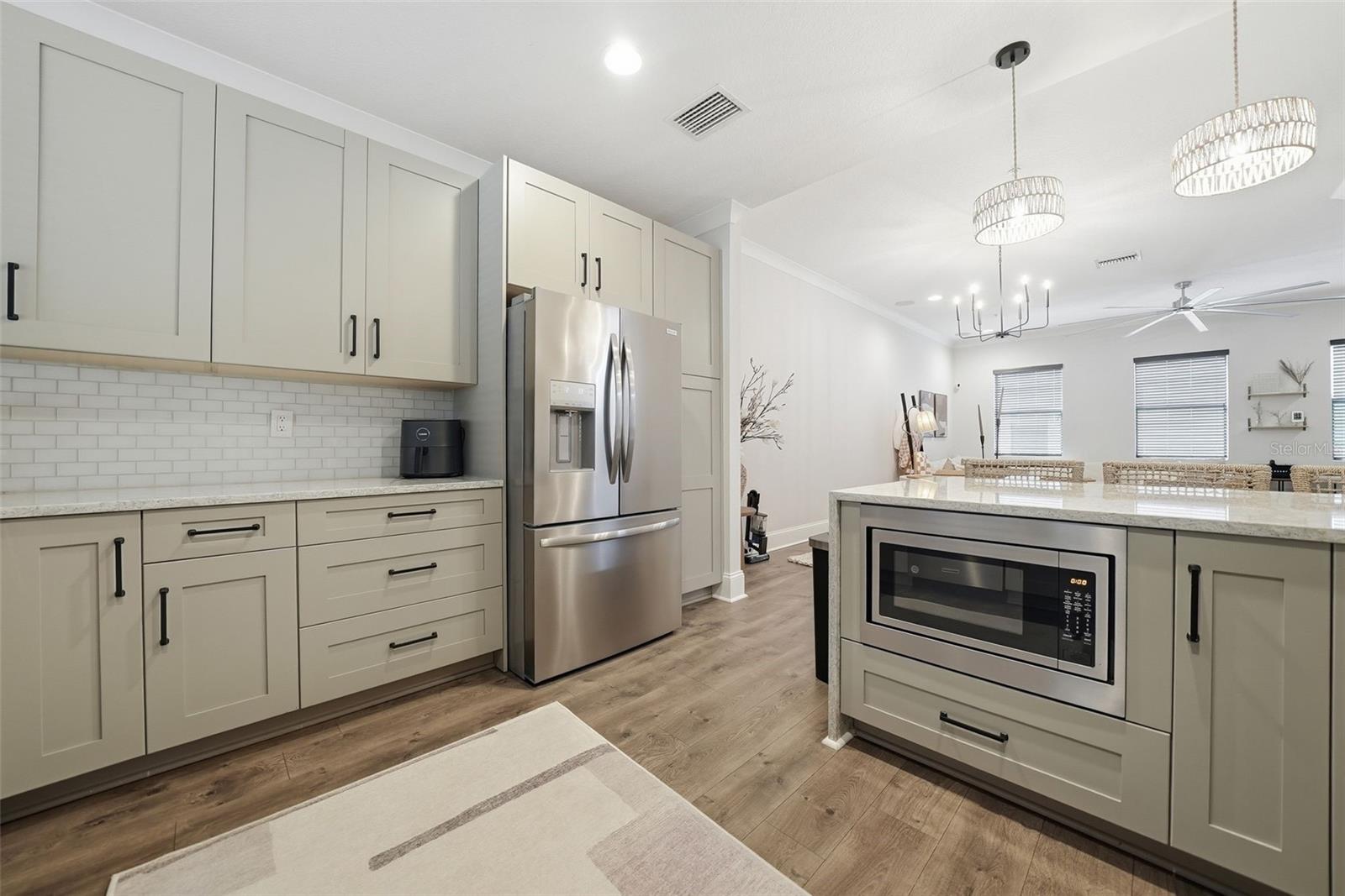 Image 12 of 75 For 2511 Grady Avenue 91