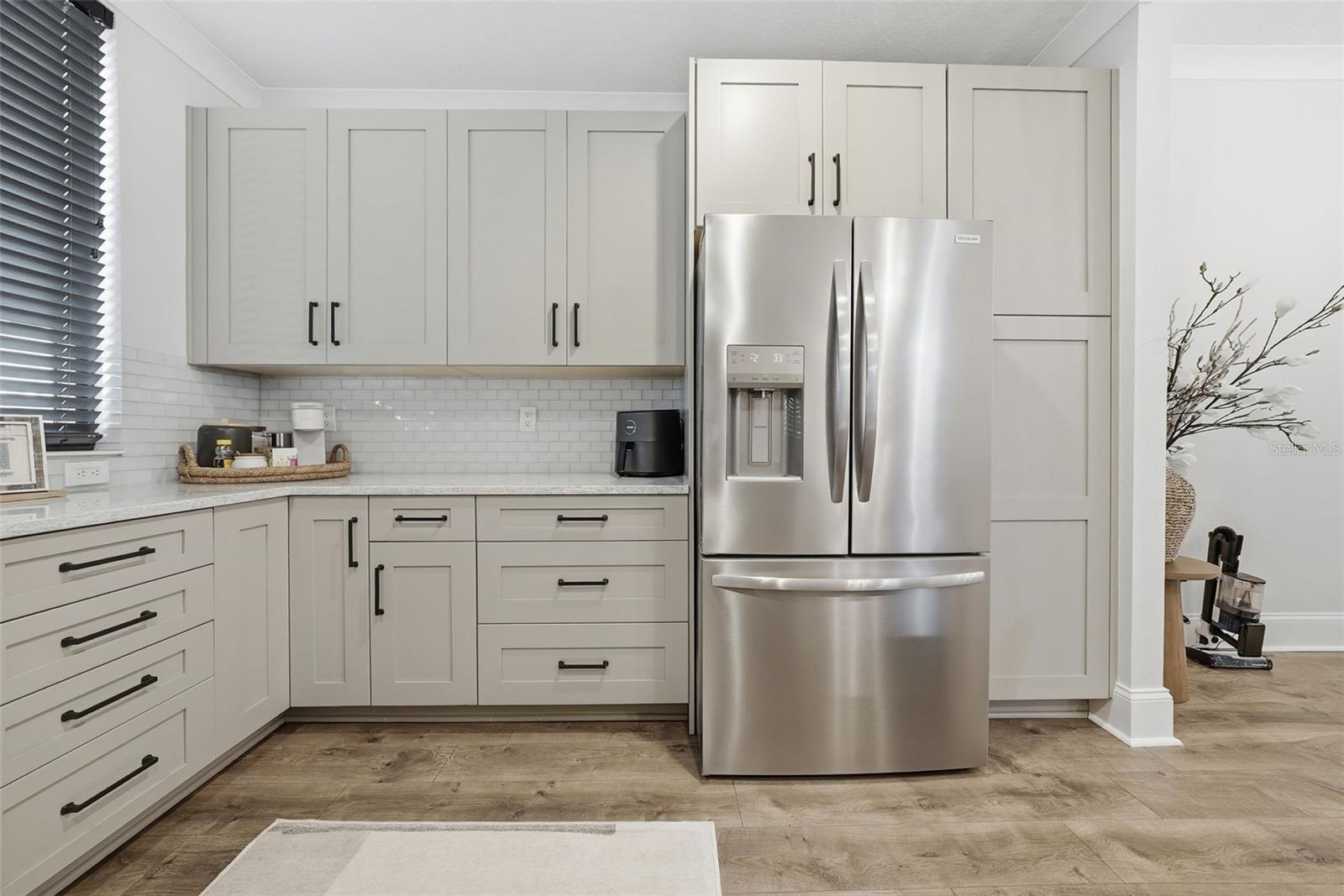 Image 13 of 75 For 2511 Grady Avenue 91