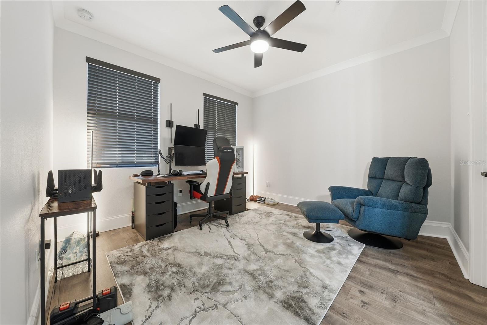 Image 19 of 75 For 2511 Grady Avenue 91