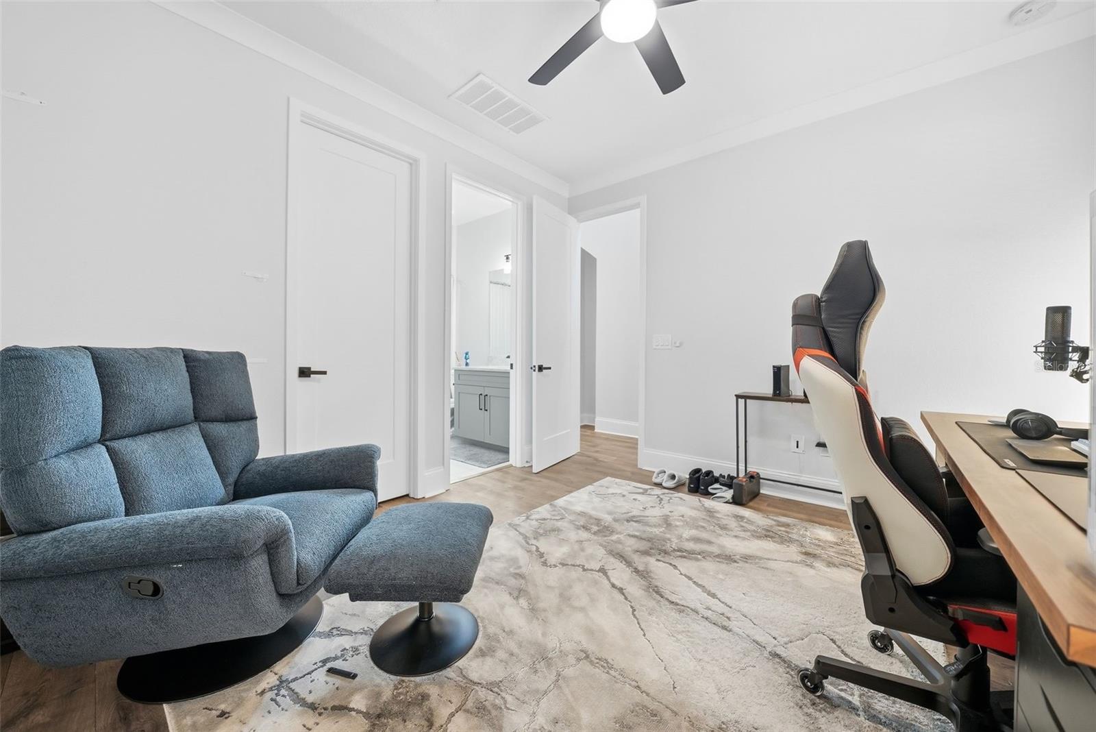 Image 20 of 75 For 2511 Grady Avenue 91