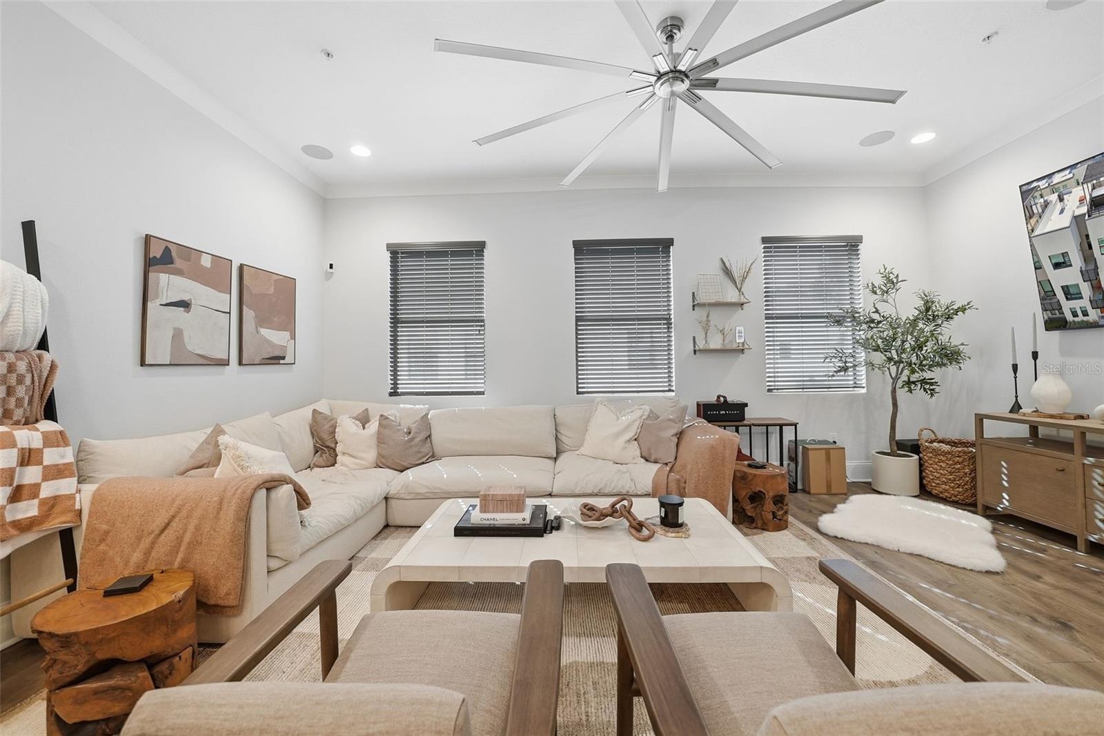 Image 3 of 75 For 2511 Grady Avenue 91