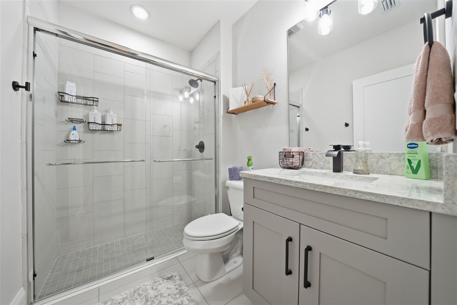 Image 32 of 75 For 2511 Grady Avenue 91