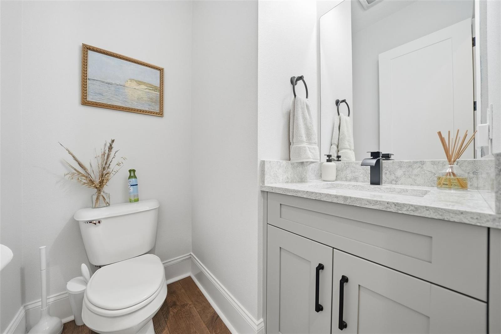 Image 33 of 75 For 2511 Grady Avenue 91