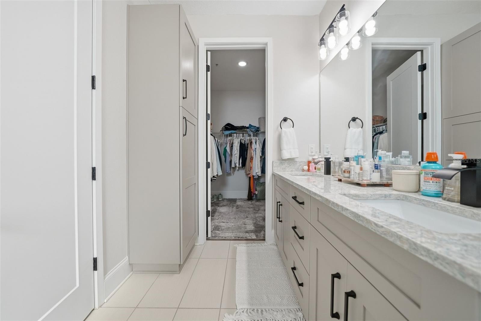 Image 34 of 75 For 2511 Grady Avenue 91