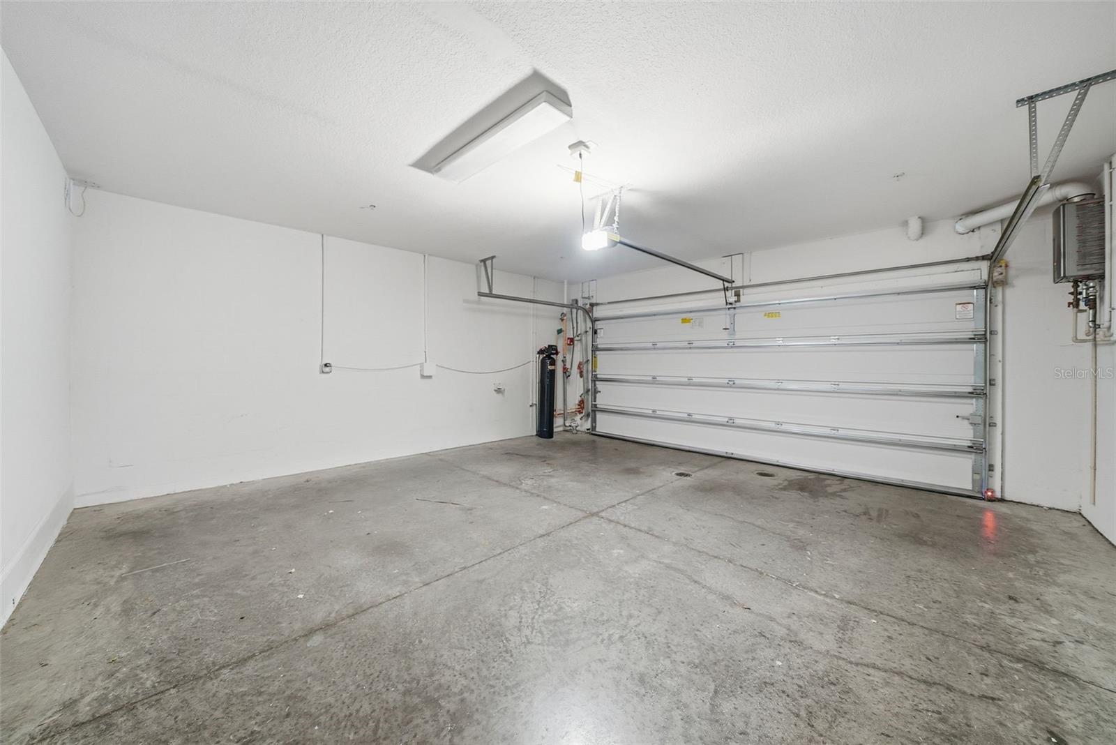 Image 37 of 75 For 2511 Grady Avenue 91