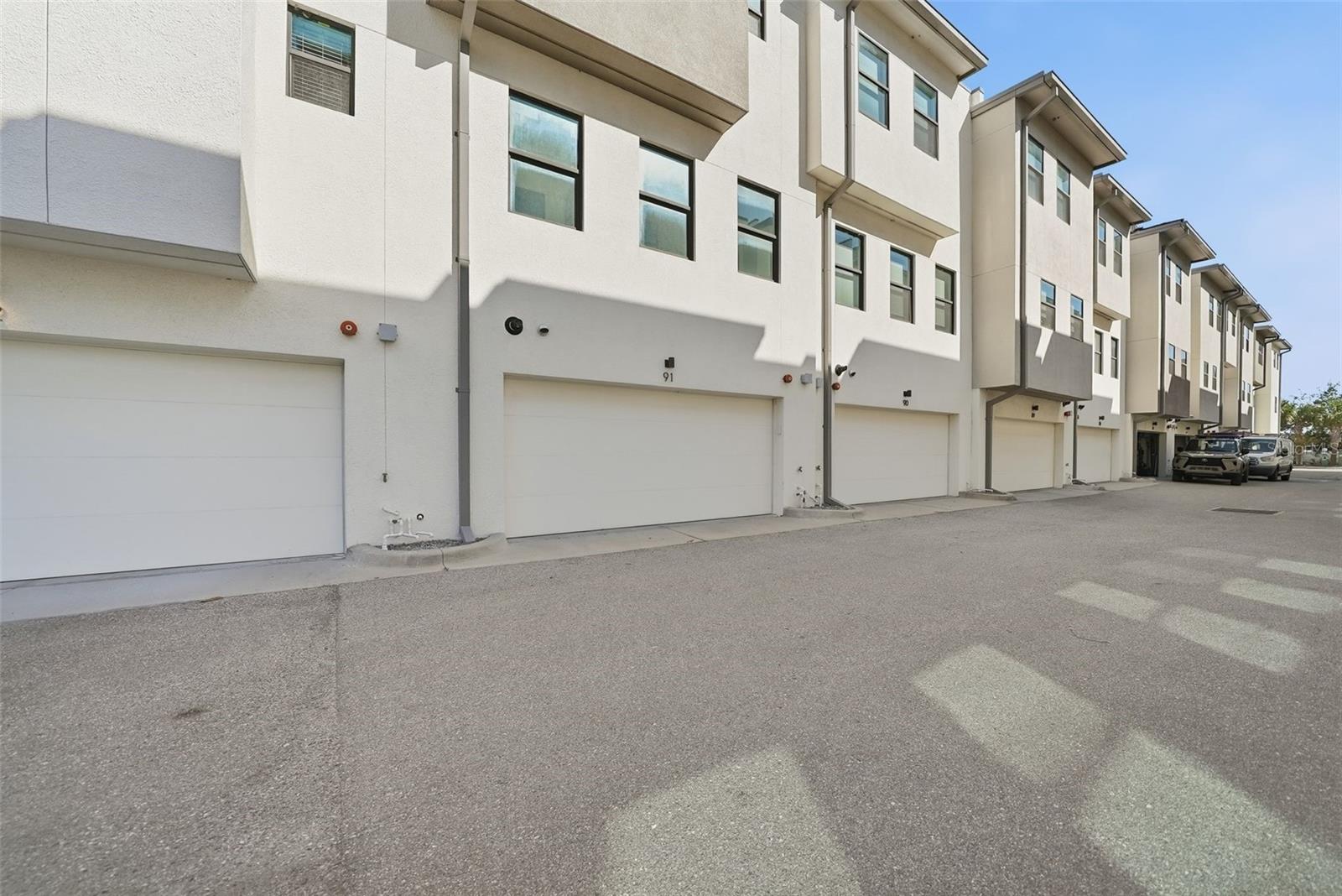 Image 39 of 75 For 2511 Grady Avenue 91