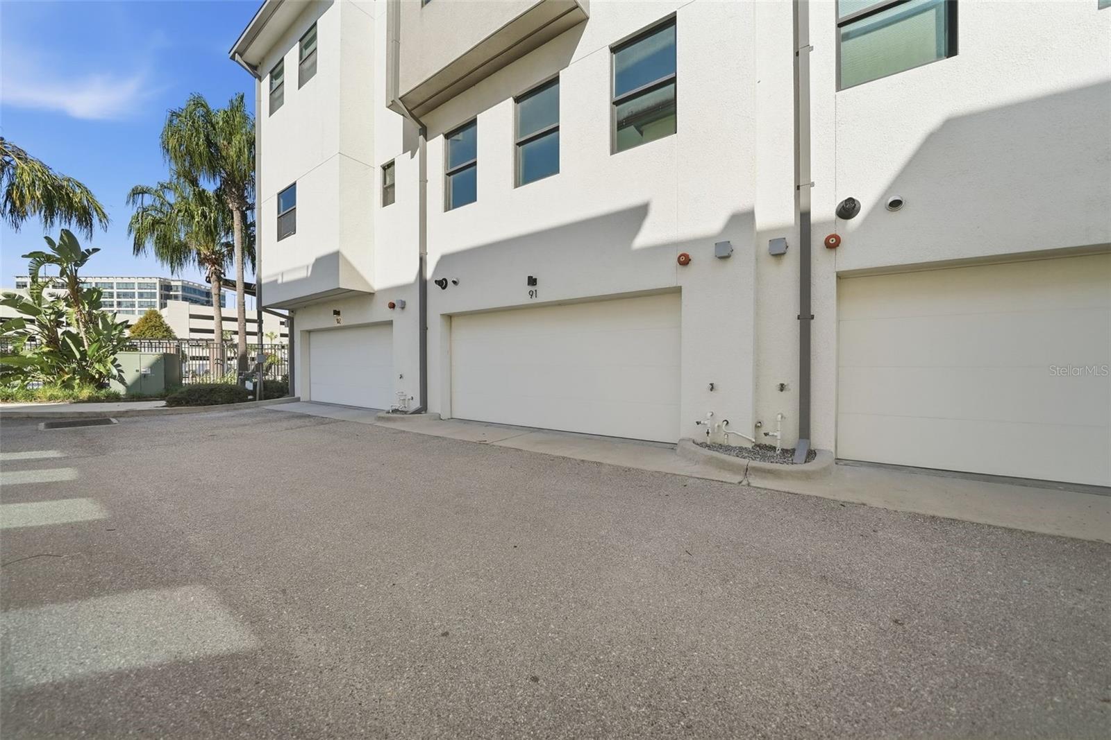 Image 40 of 75 For 2511 Grady Avenue 91