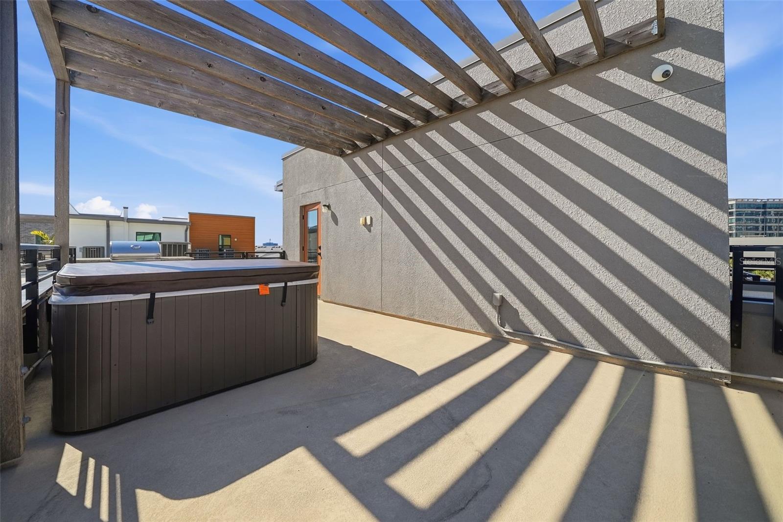 Image 41 of 75 For 2511 Grady Avenue 91