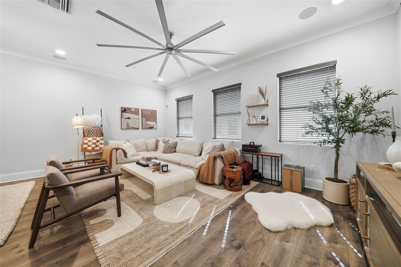 Image 44 of 75 For 2511 Grady Avenue 91