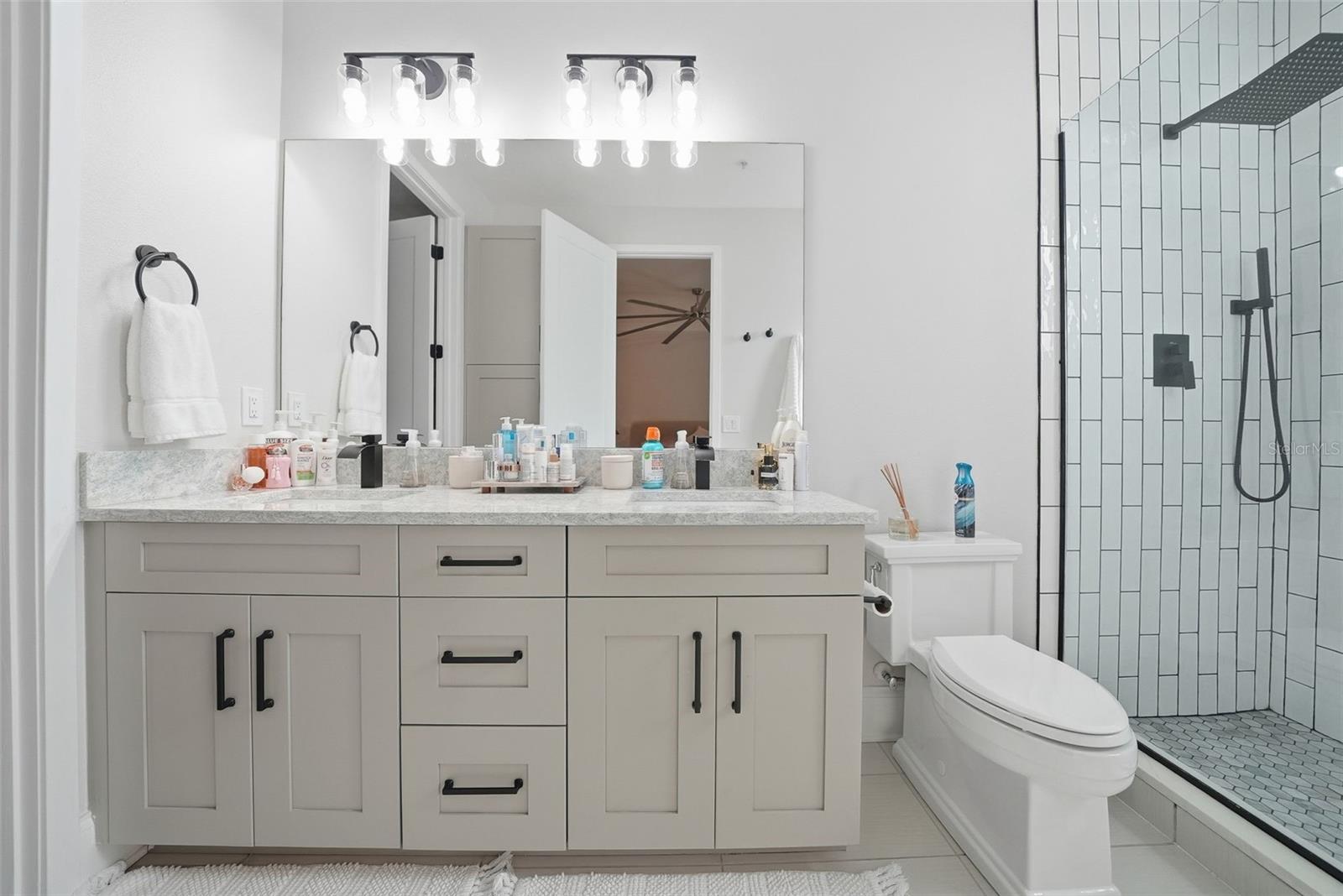 Image 50 of 75 For 2511 Grady Avenue 91