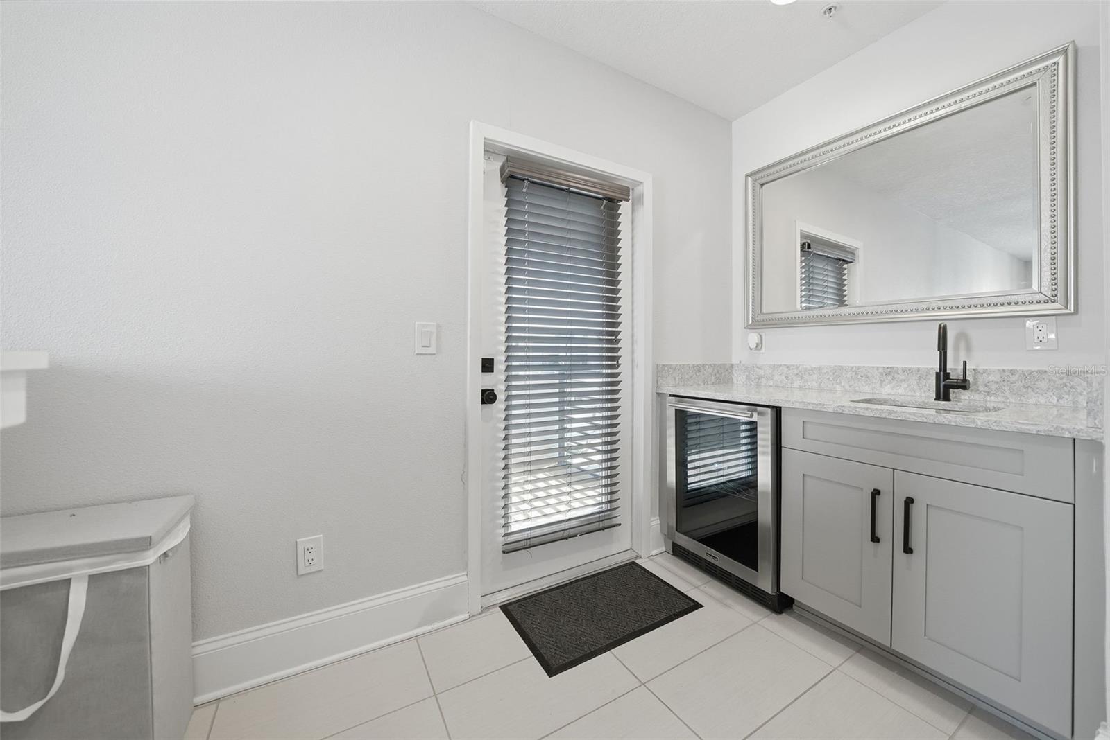 Image 51 of 75 For 2511 Grady Avenue 91