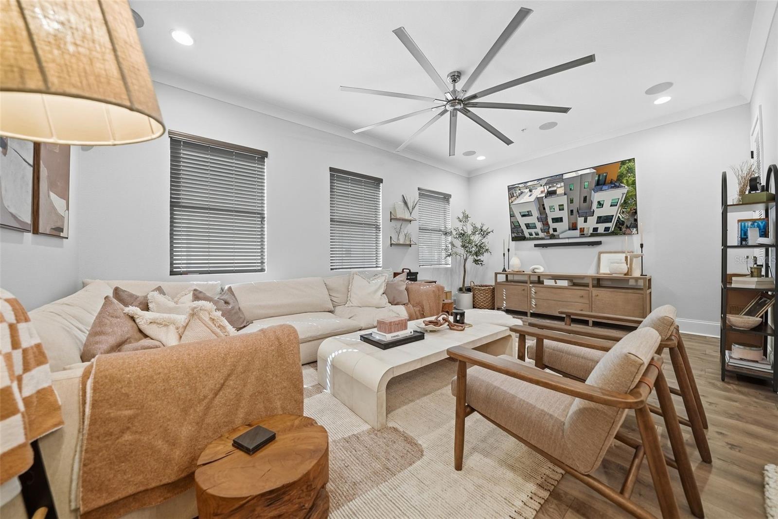 Image 8 of 75 For 2511 Grady Avenue 91