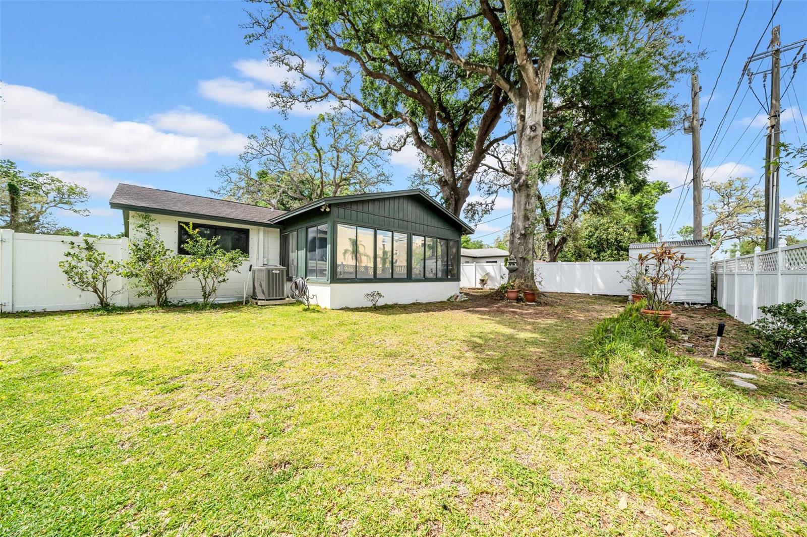 Image 19 of 23 For 8115 Ola Avenue