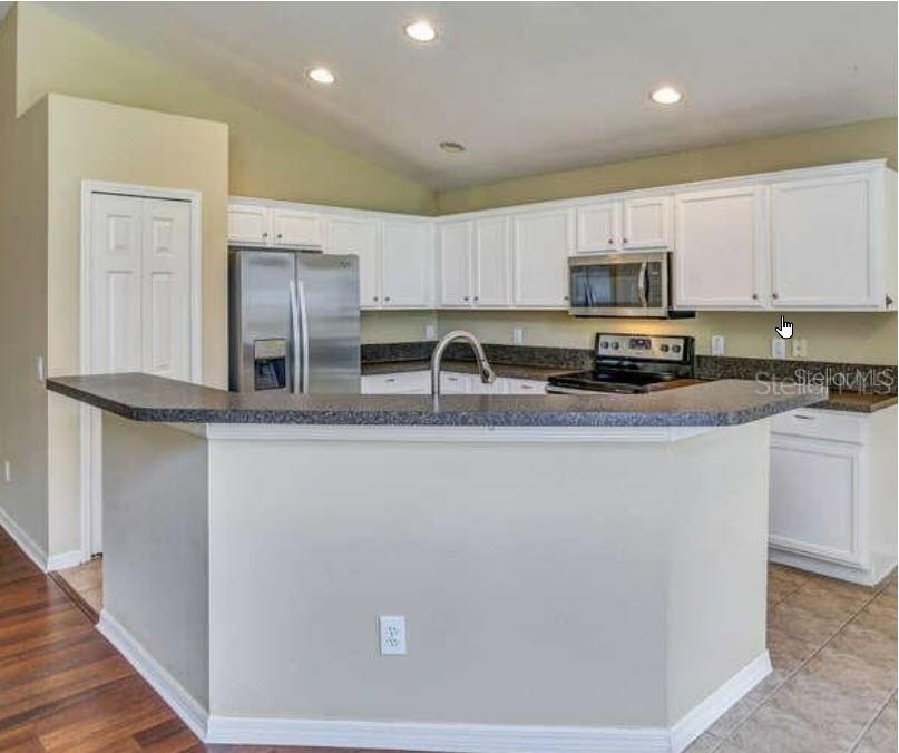 Image 4 of 27 For 18835 Maisons Drive