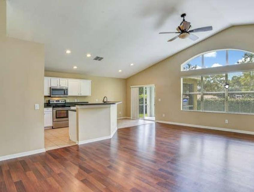 Image 5 of 27 For 18835 Maisons Drive