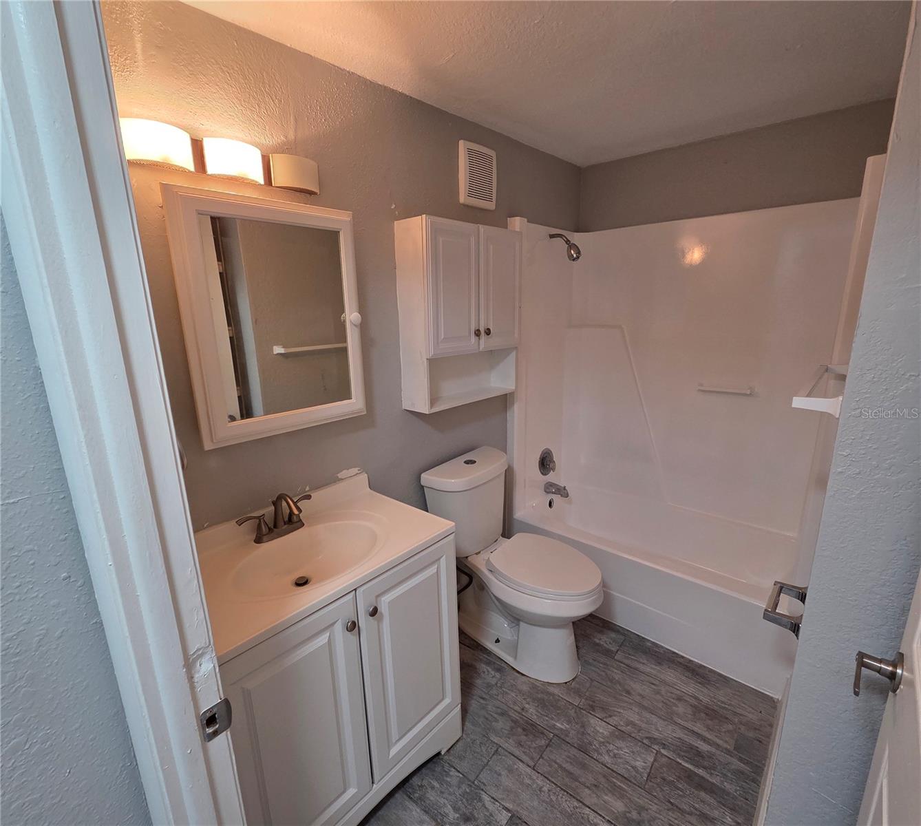 Image 8 of 10 For 1400 Strawberry Place 13