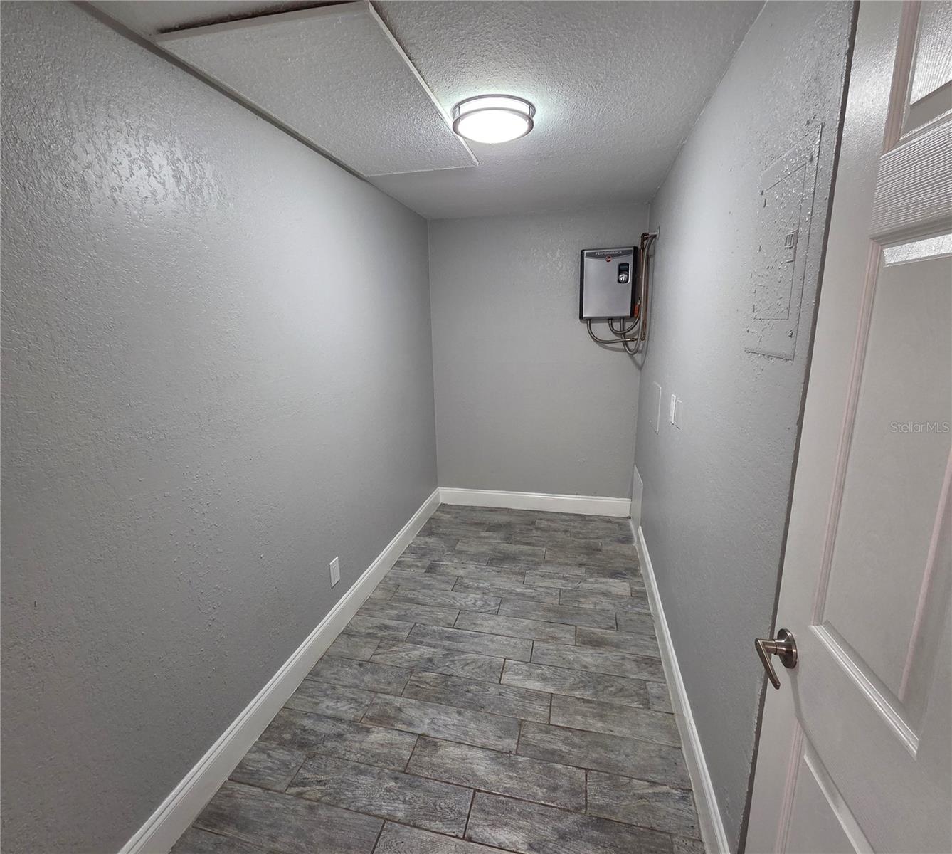 Image 9 of 10 For 1400 Strawberry Place 13