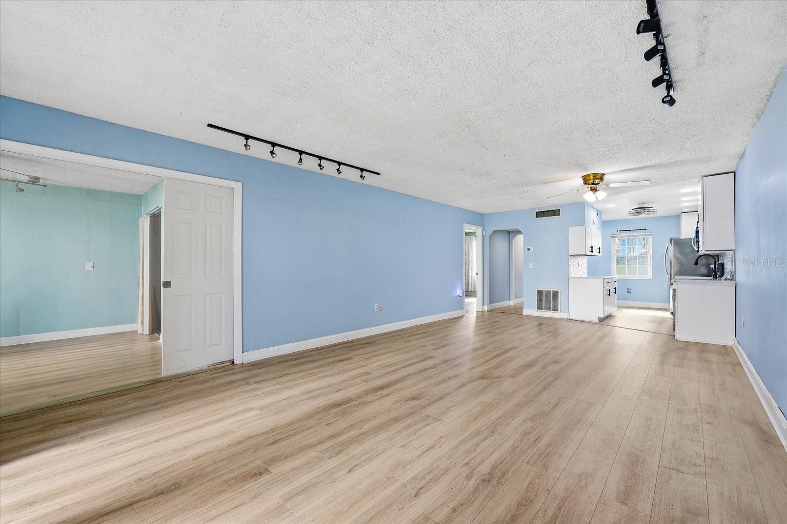 Image 9 of 32 For 8605 Bardmoor Boulevard 107a