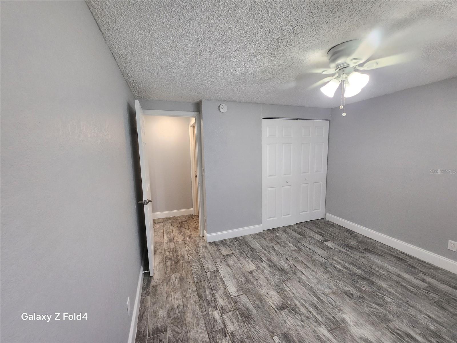 Image 7 of 11 For 1400 Strawberry Place 32