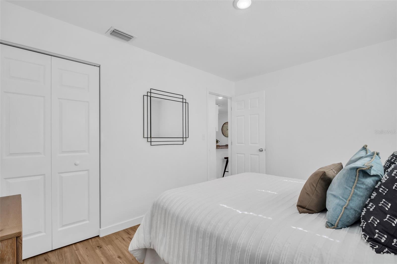 Image 16 of 32 For 6055 7th Avenue S