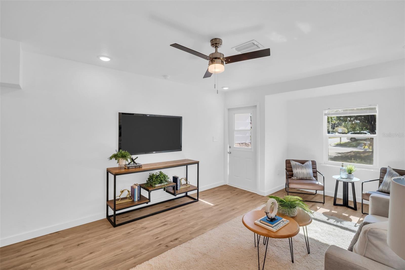 Image 7 of 32 For 6055 7th Avenue S