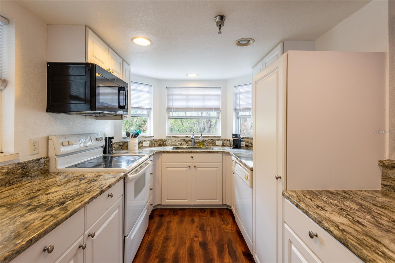 Image 15 of 31 For 21107 Fountain View Lane 5201