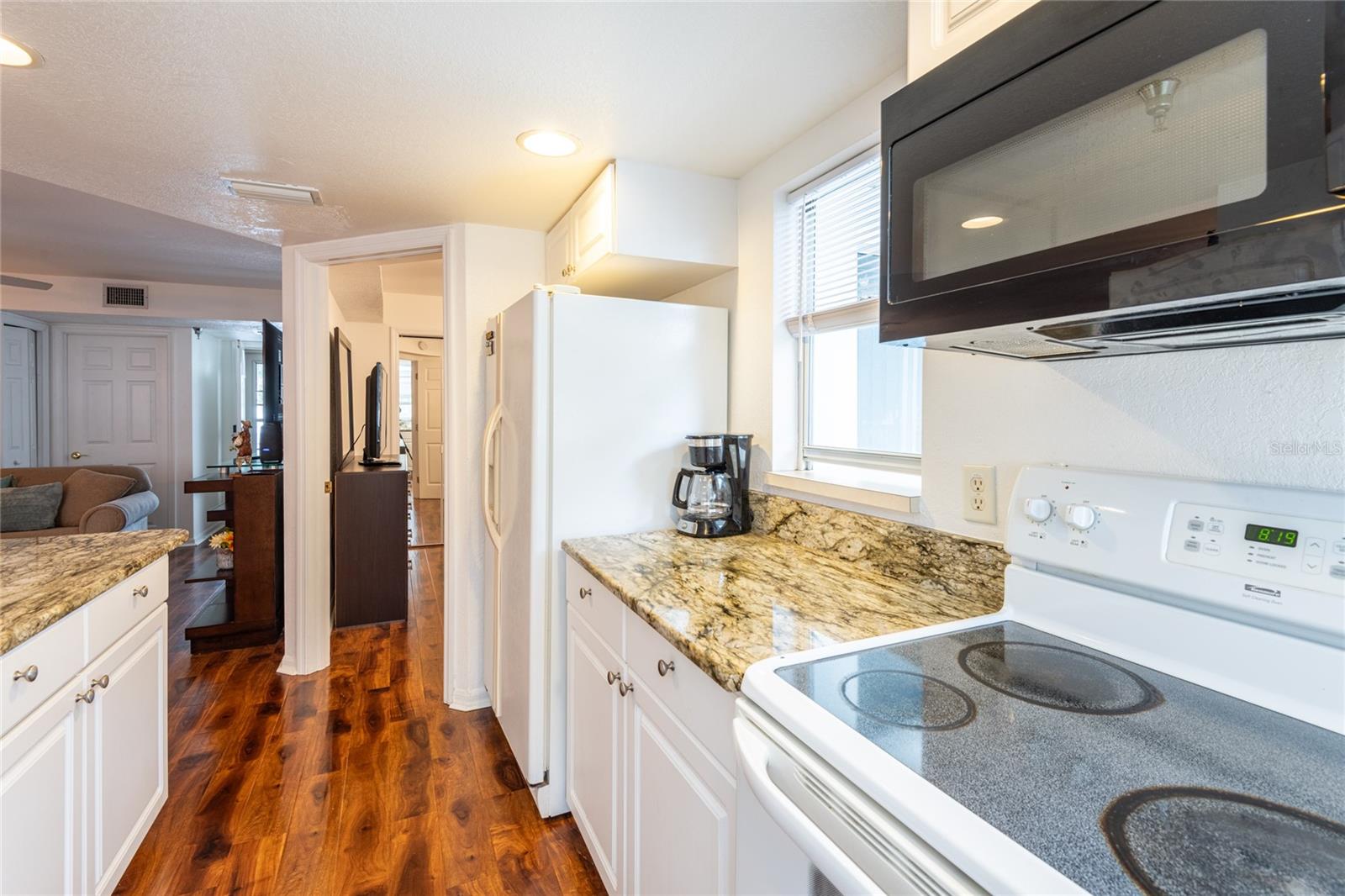 Image 17 of 31 For 21107 Fountain View Lane 5201