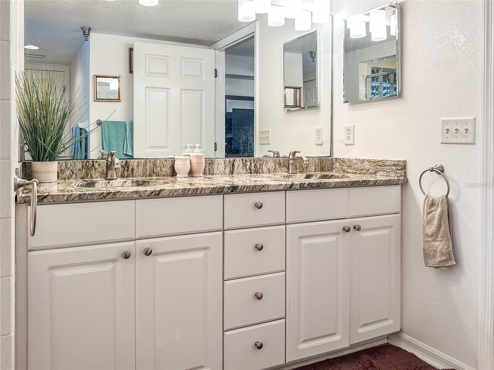 Image 27 of 31 For 21107 Fountain View Lane 5201