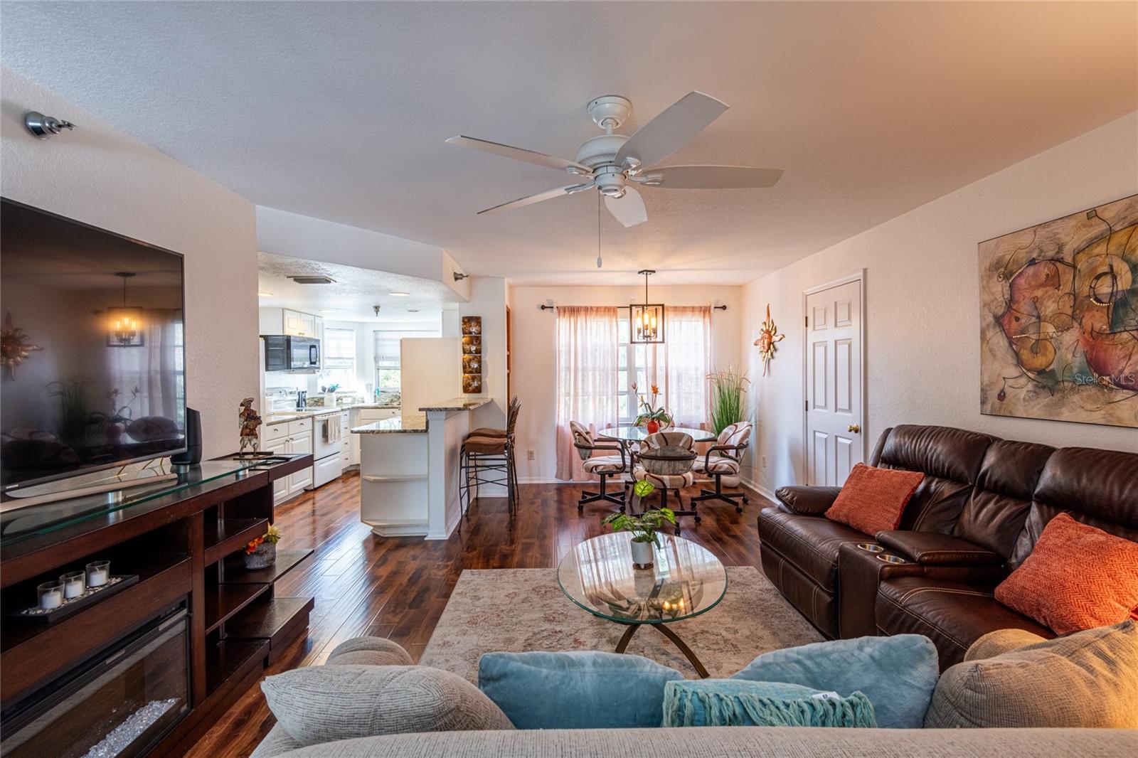 Image 4 of 31 For 21107 Fountain View Lane 5201