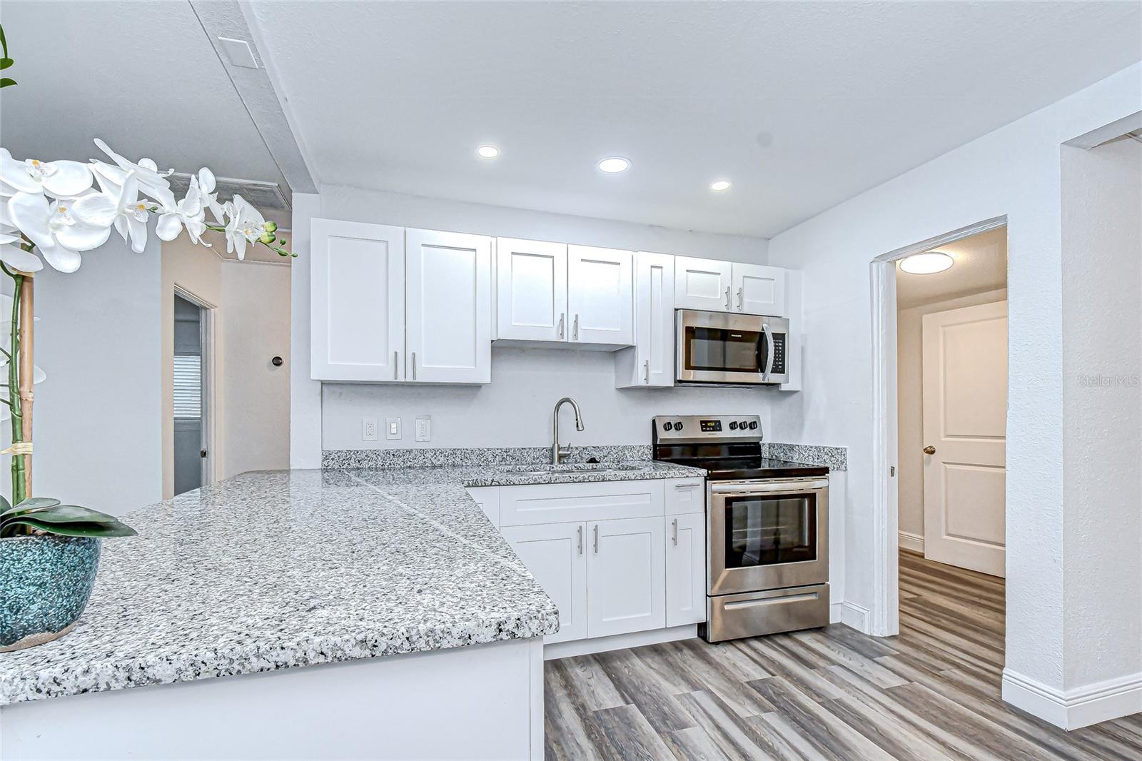 Image 10 of 45 For 645 38th Avenue S