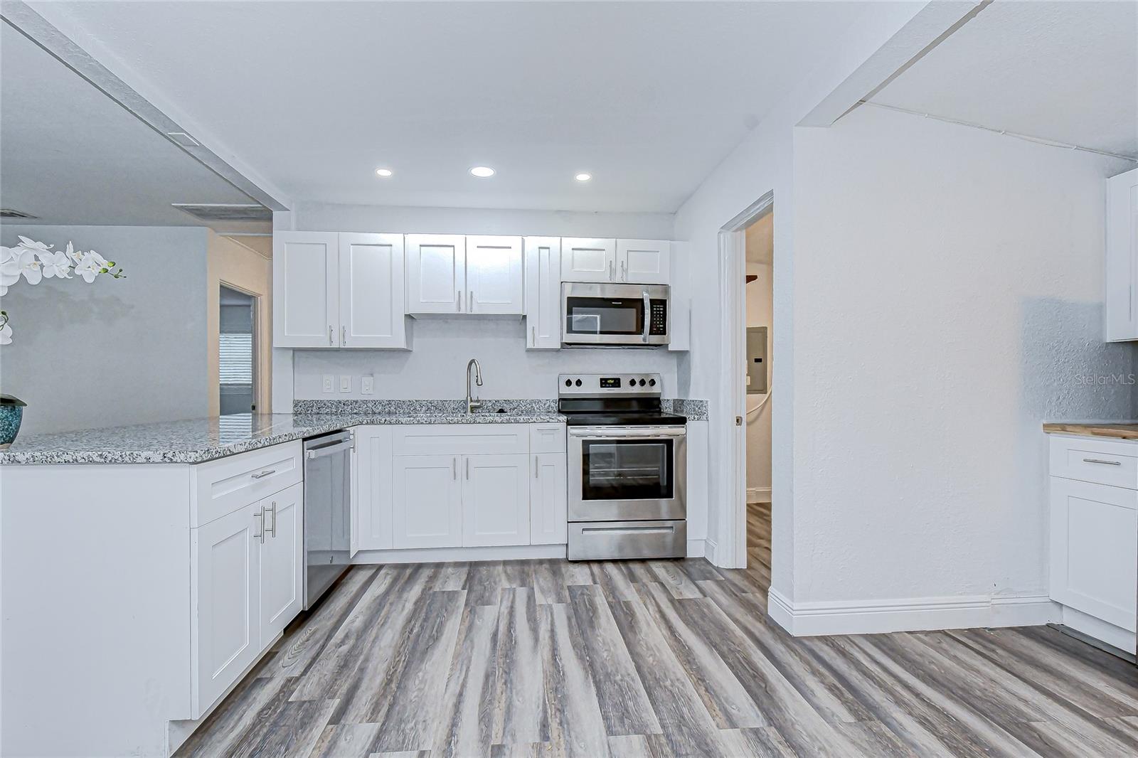 Image 12 of 45 For 645 38th Avenue S