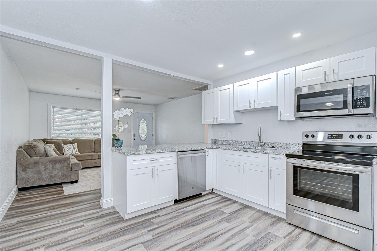 Image 13 of 45 For 645 38th Avenue S