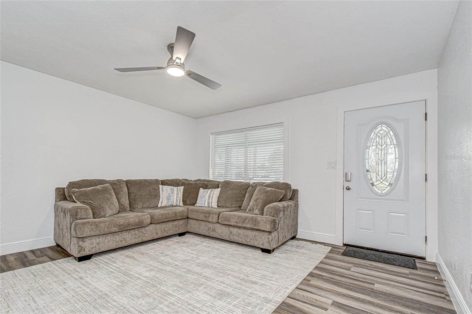 Image 4 of 45 For 645 38th Avenue S