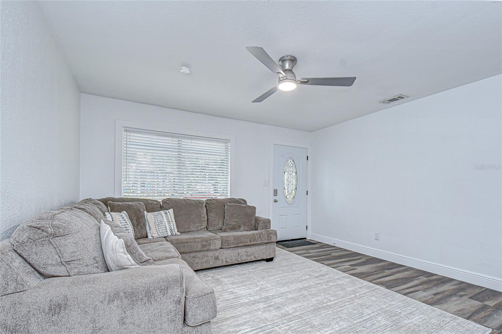 Image 5 of 45 For 645 38th Avenue S