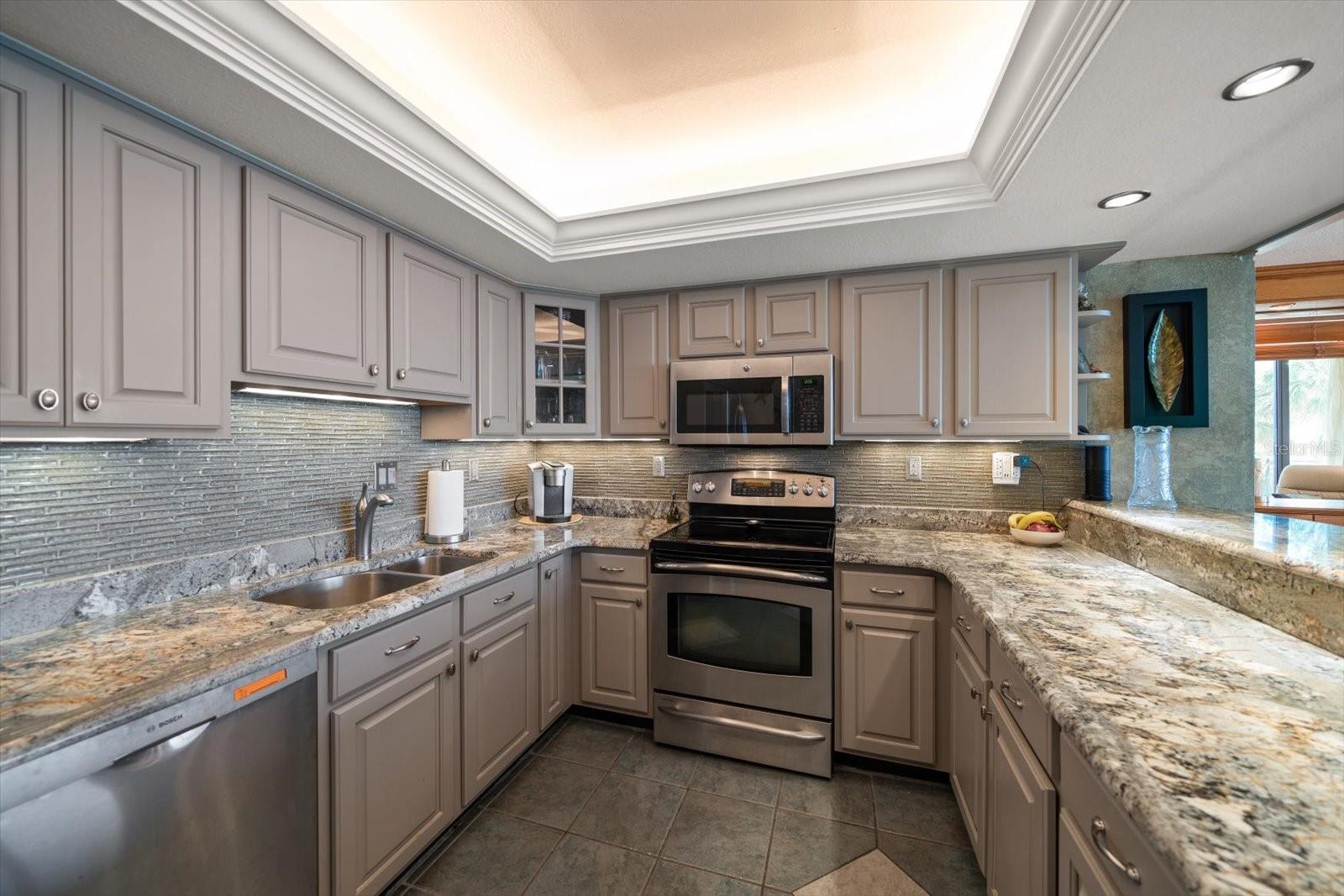 Listing photo id 13 for 7600 Bayshore Drive 204