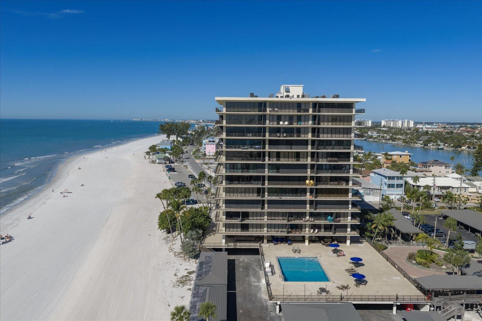 Listing photo id 38 for 7600 Bayshore Drive 204