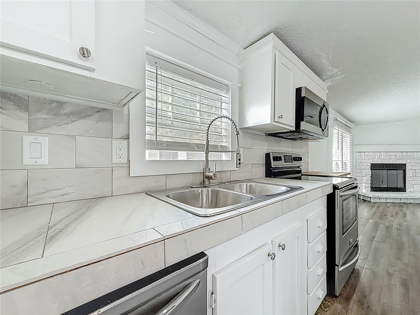 Image 11 of 41 For 15020 104th Court