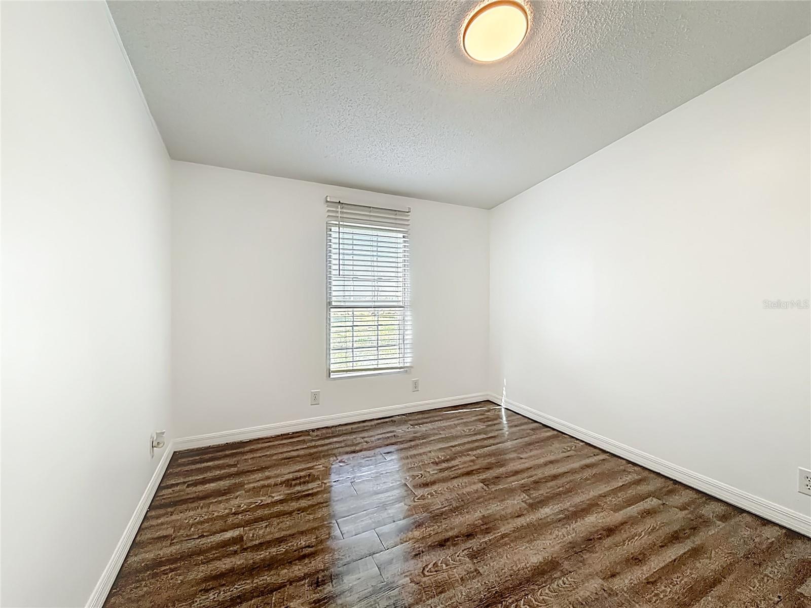 Image 19 of 41 For 15020 104th Court