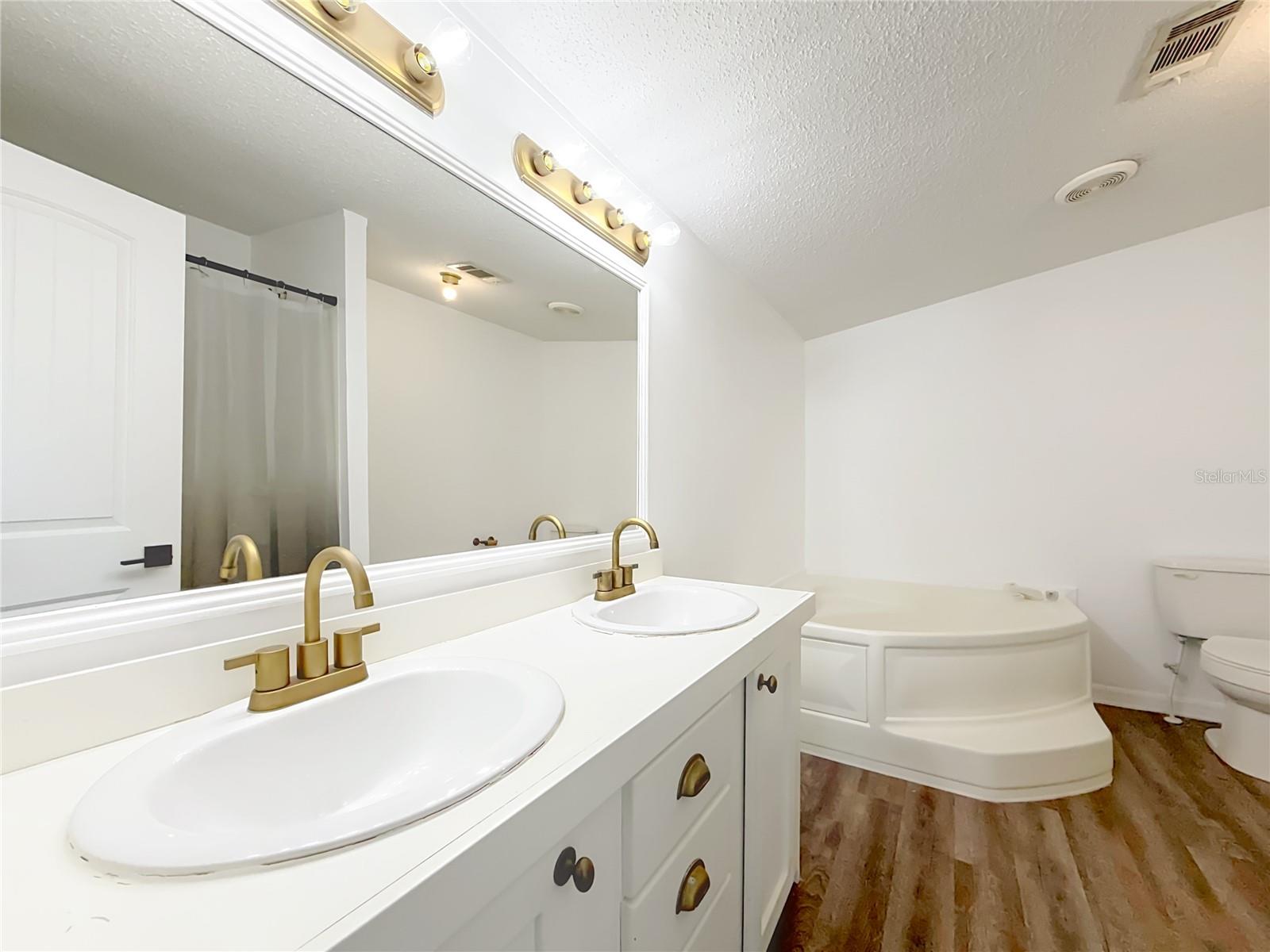 Image 28 of 41 For 15020 104th Court