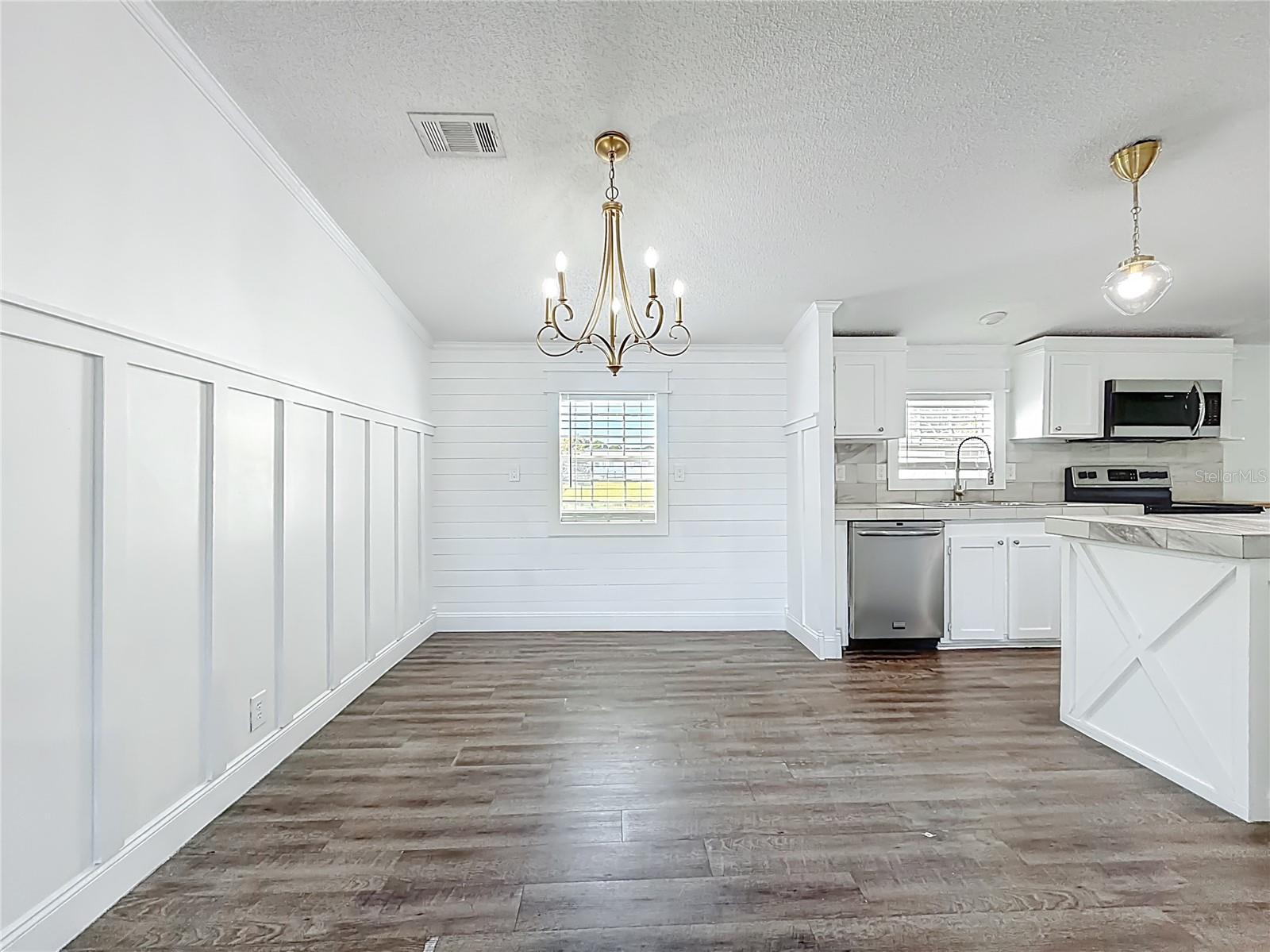 Image 7 of 41 For 15020 104th Court