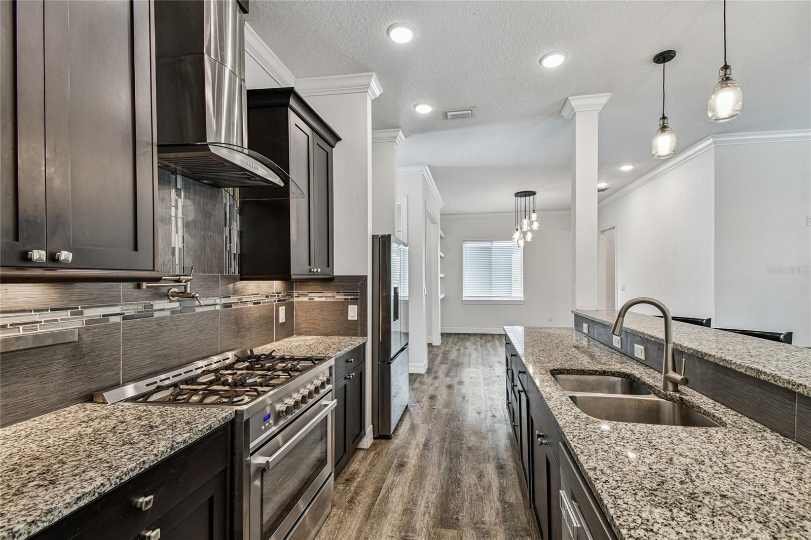 Image 15 of 71 For 10555 Lake Breeze Drive