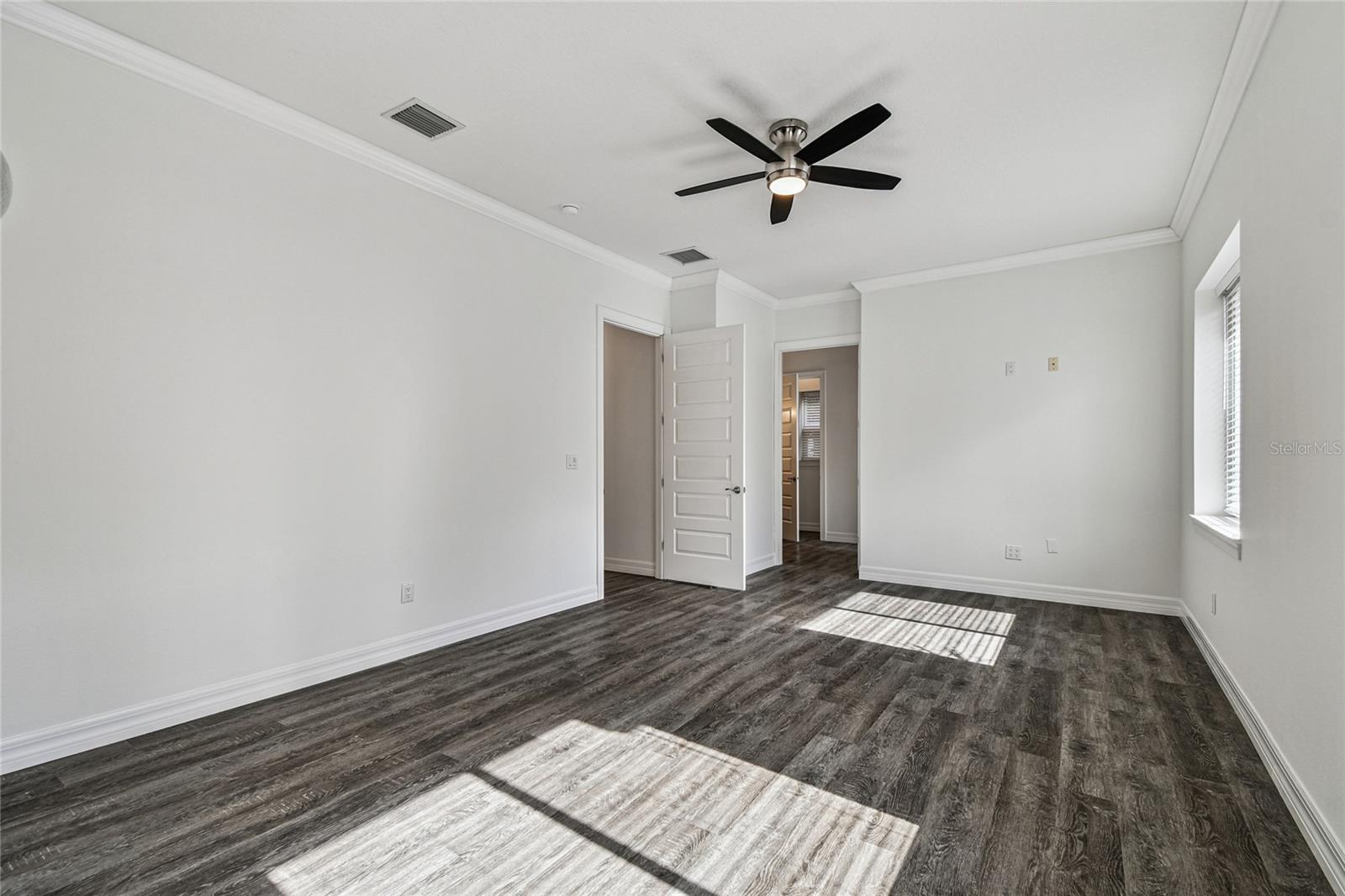 Image 21 of 71 For 10555 Lake Breeze Drive