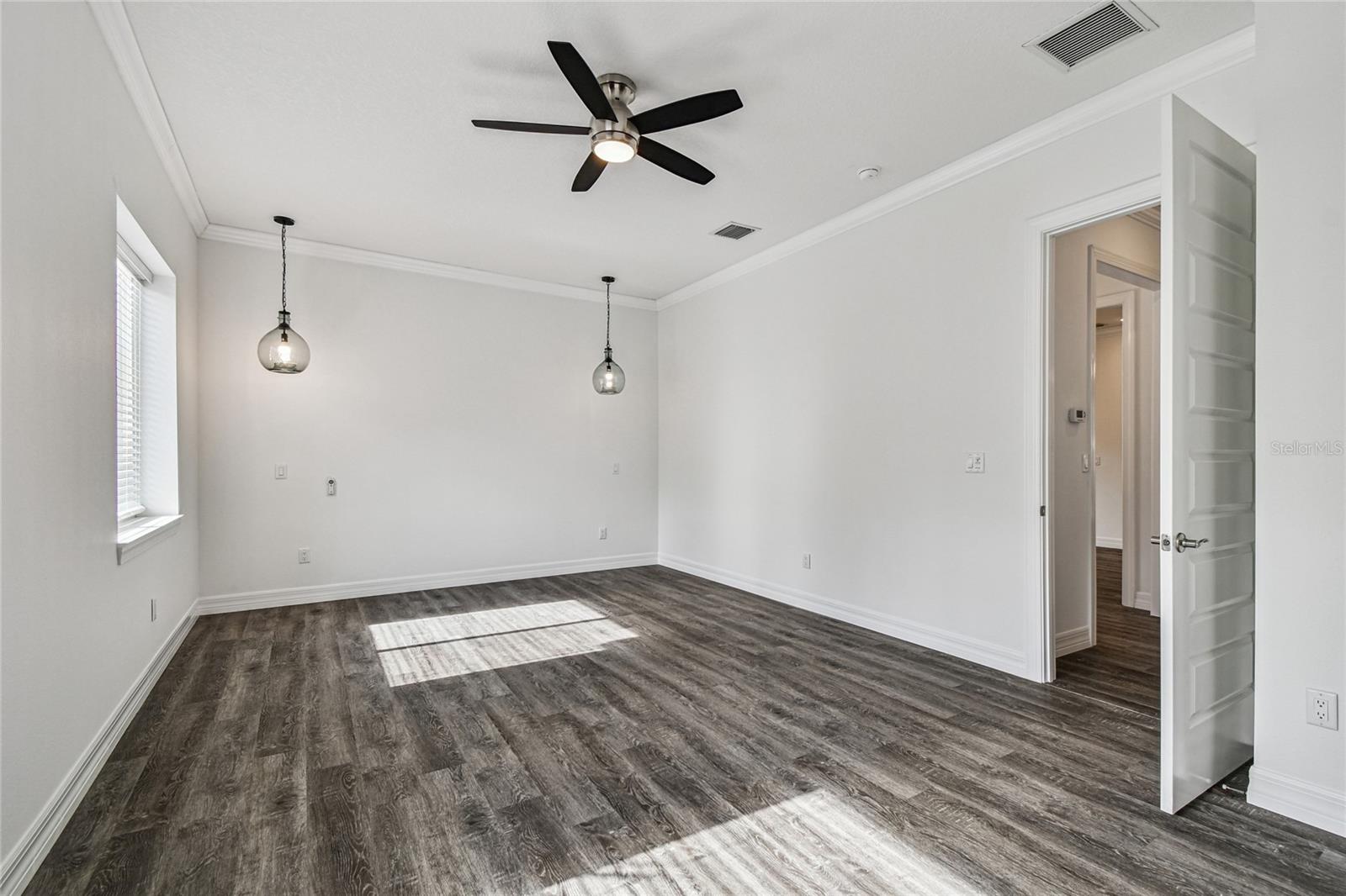 Image 22 of 71 For 10555 Lake Breeze Drive