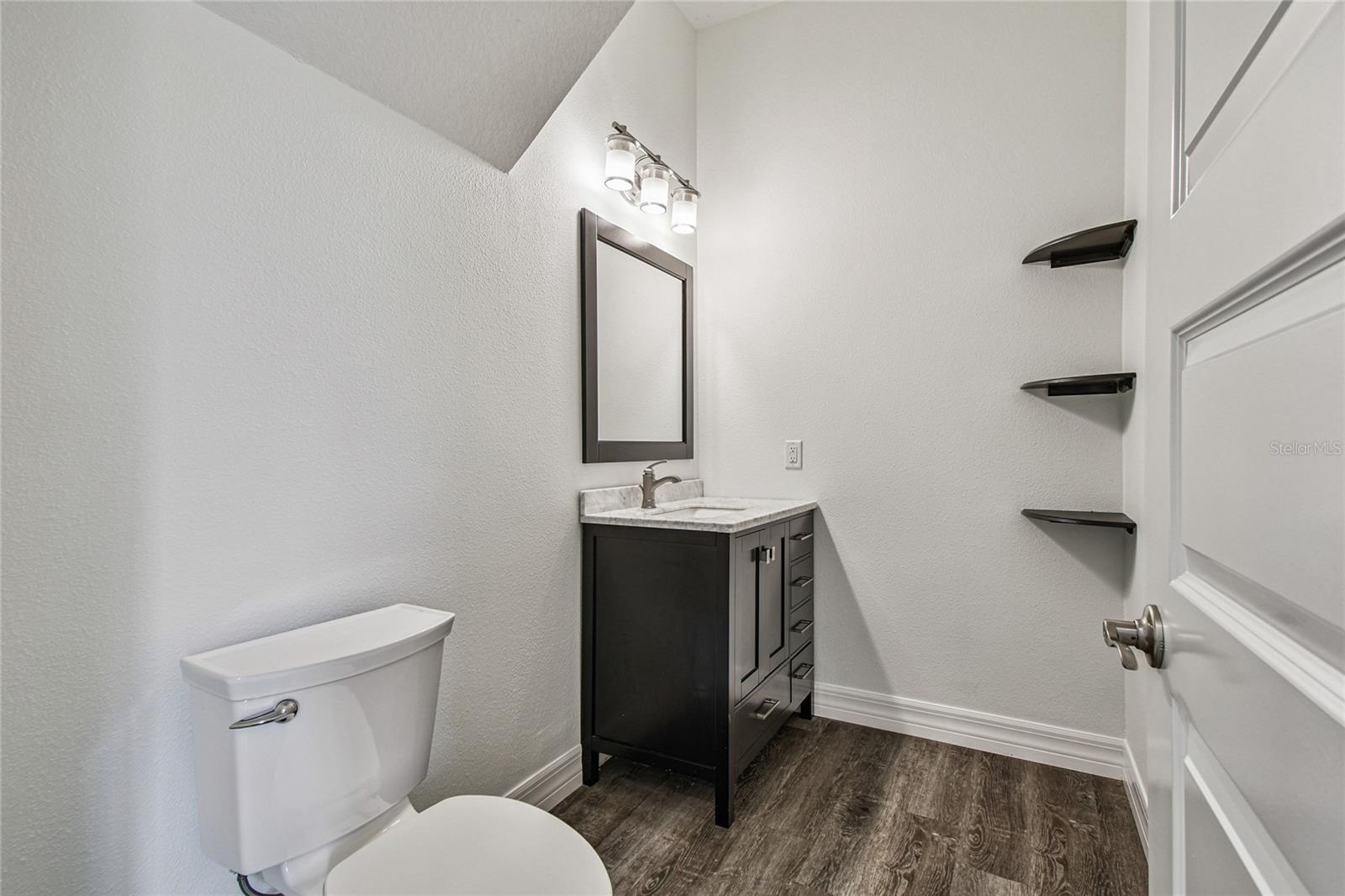 Image 26 of 71 For 10555 Lake Breeze Drive