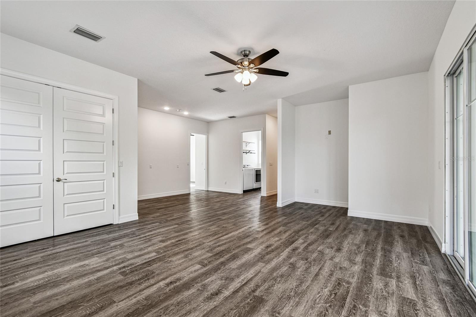 Image 28 of 71 For 10555 Lake Breeze Drive